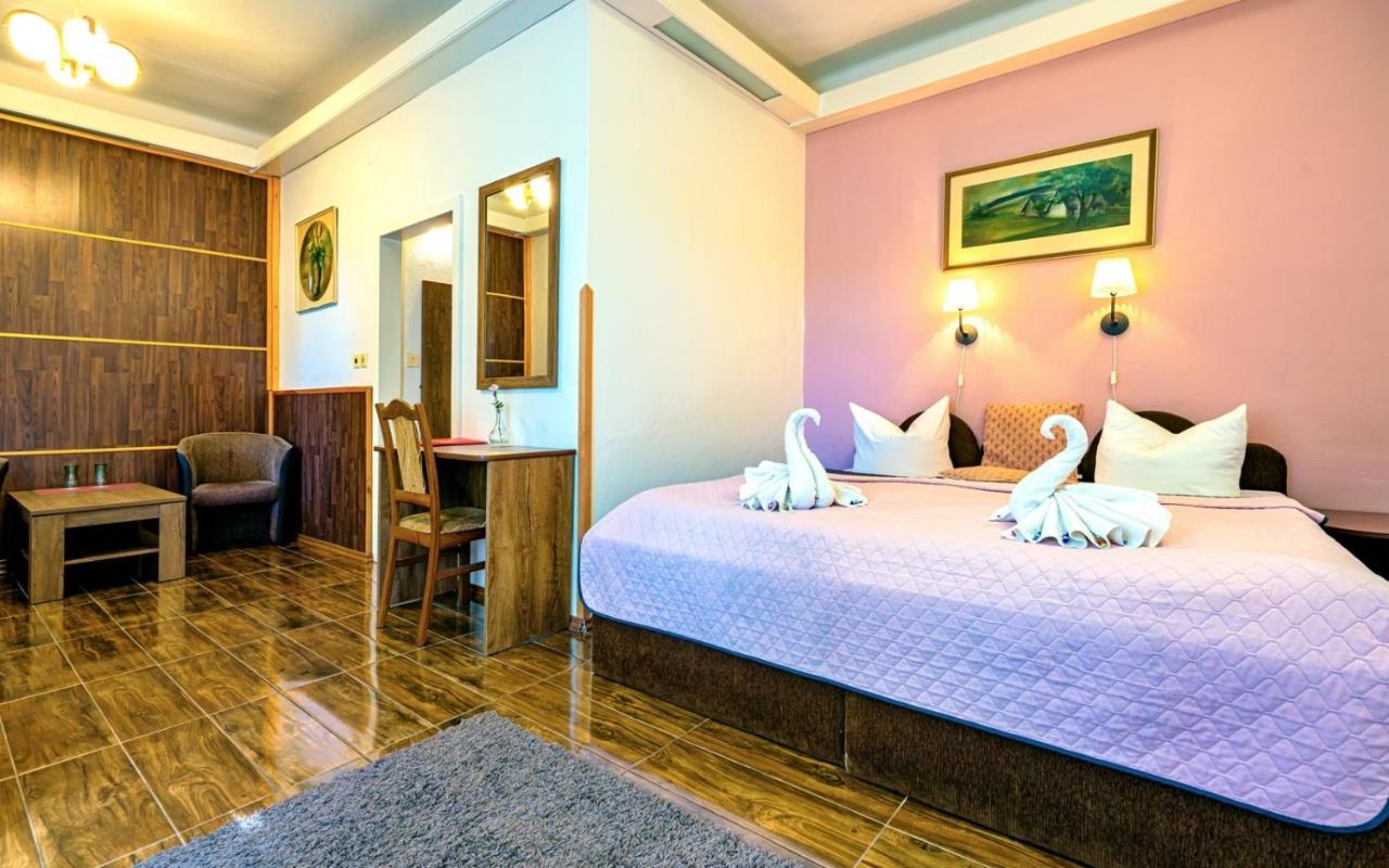 Hotel Dzban Karlova Studanka Luaran gambar