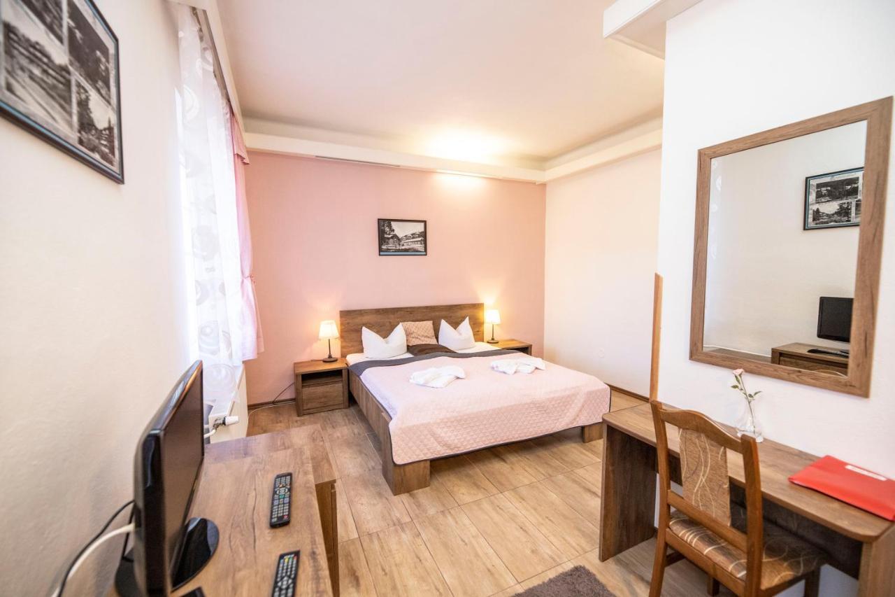 Hotel Dzban Karlova Studanka Luaran gambar