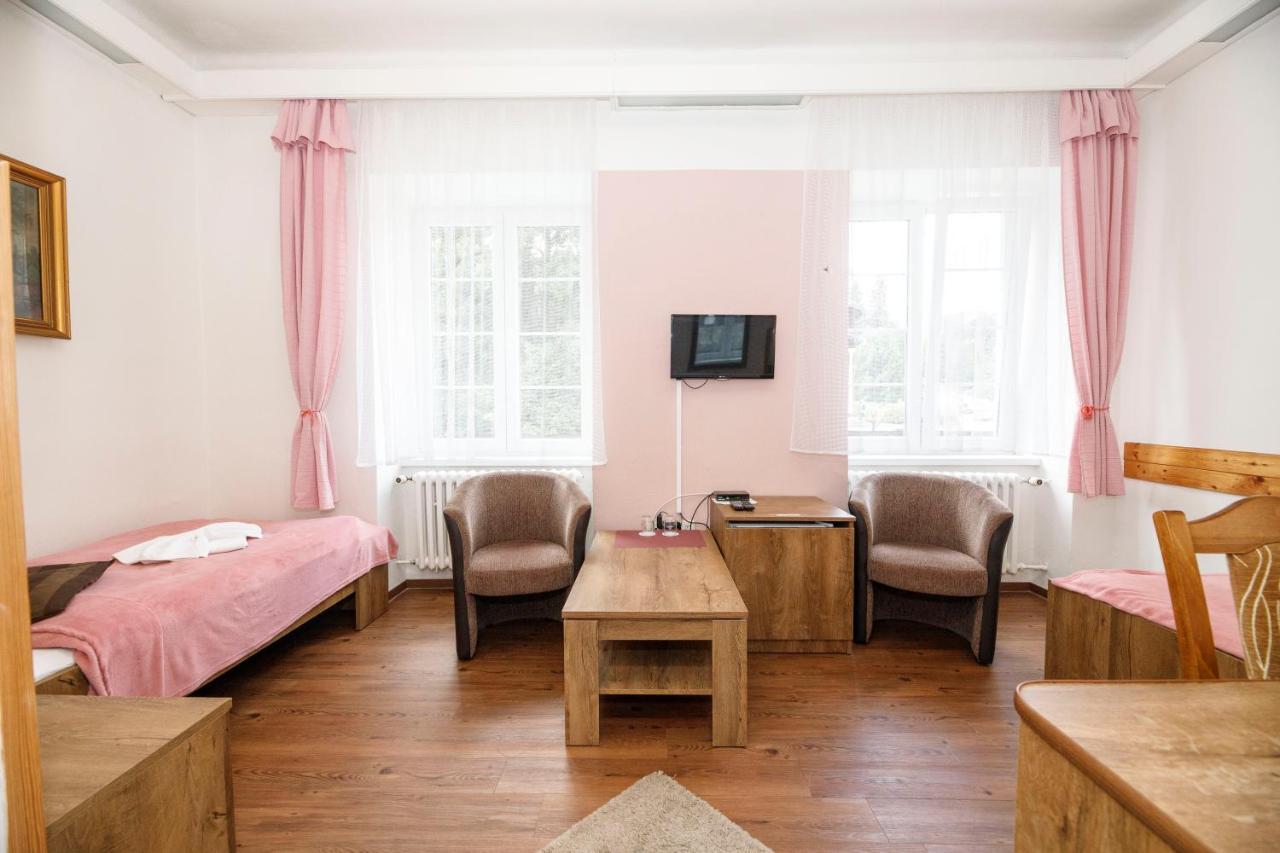 Hotel Dzban Karlova Studanka Luaran gambar