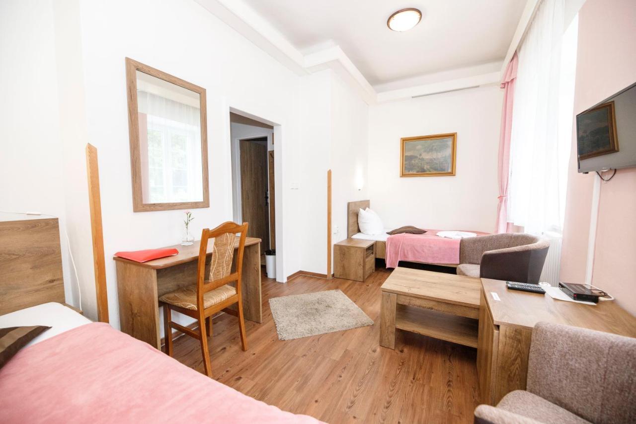 Hotel Dzban Karlova Studanka Luaran gambar