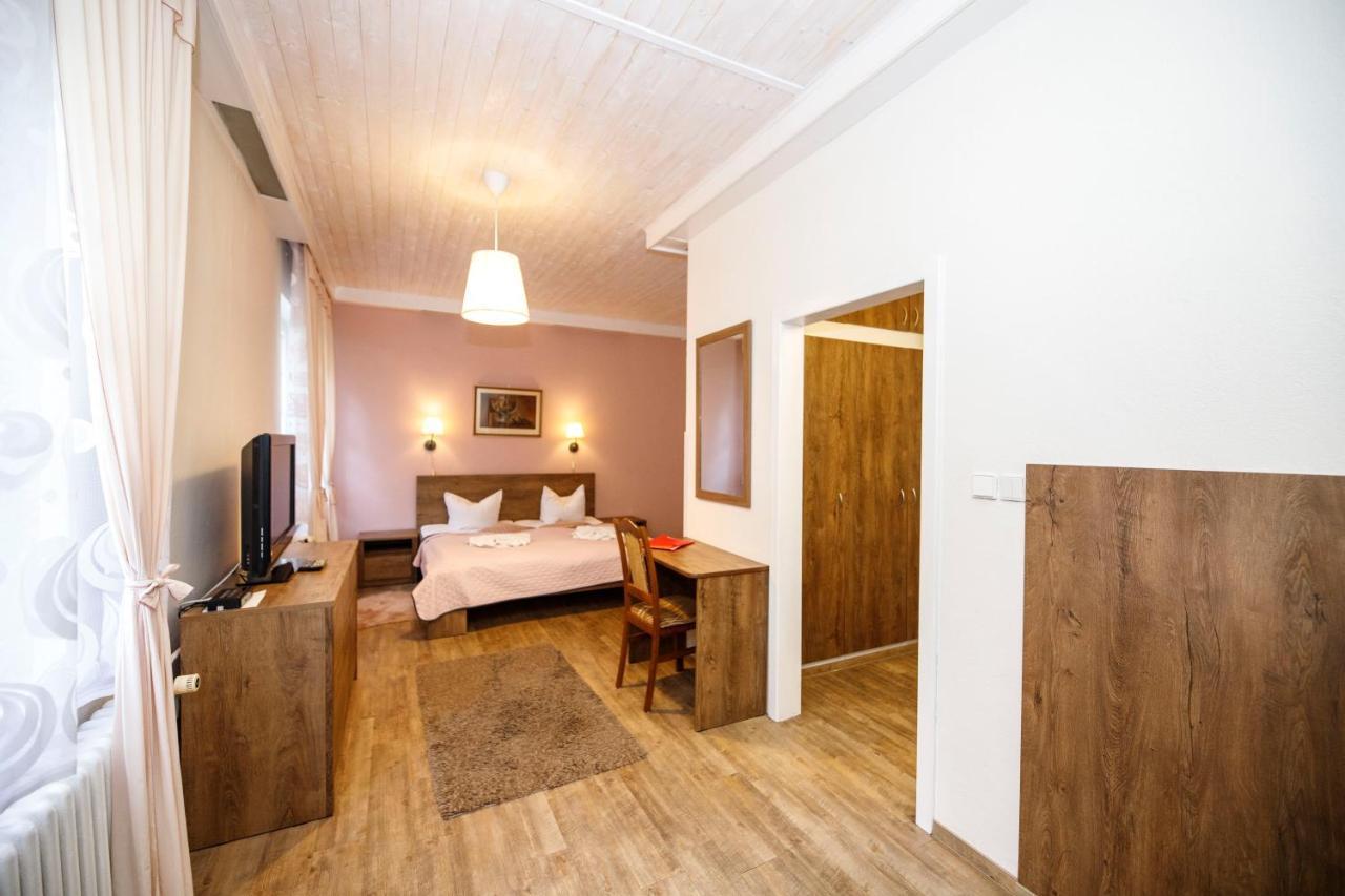 Hotel Dzban Karlova Studanka Luaran gambar